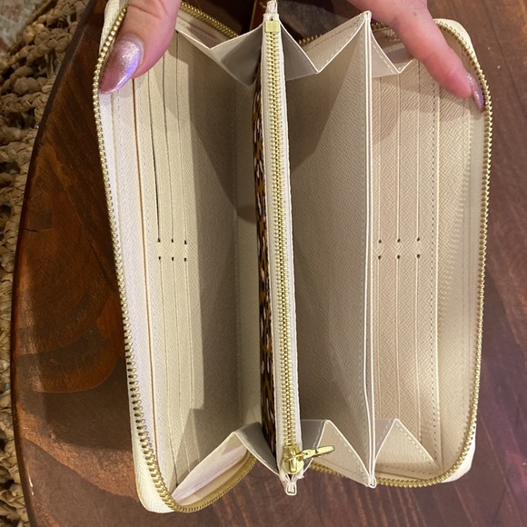 ✨Authentic Louis Vuitton Wild At Heart Long Zippy Wallet✨ - Picture 9 of 10